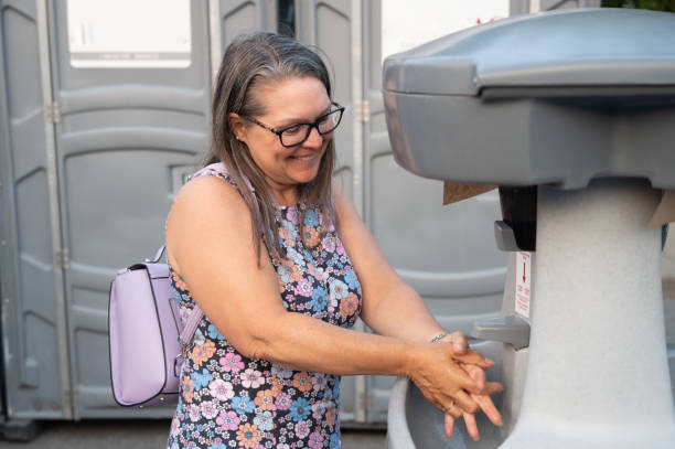 Best Portable bathroom rental  in Carbondale, KS